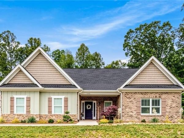 1070 Nauvoo Ridge Drive , Tobaccoville, NC 27050