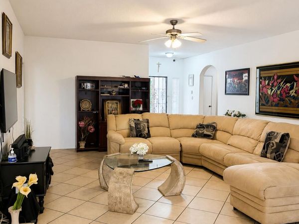 9904 Rio Corto Avenue SW, Albuquerque, NM 87121