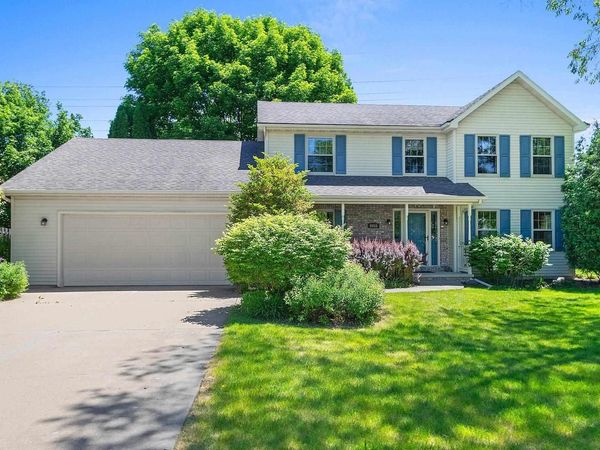 2055 LYNN DRIVE, Neenah, WI 54956