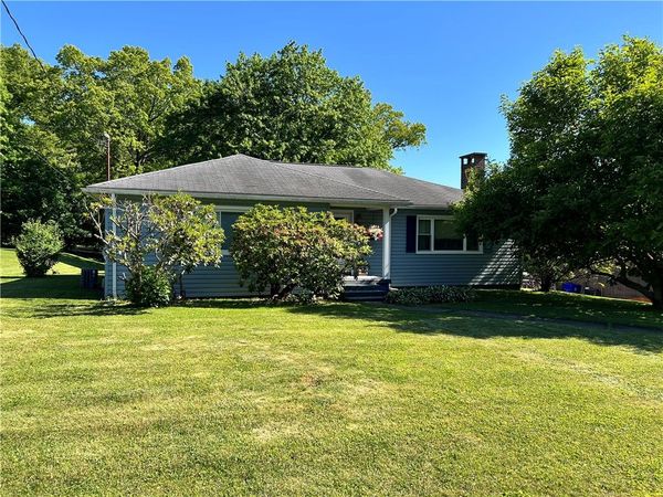 11 Evergreen Dr , Greenville, PA 16125