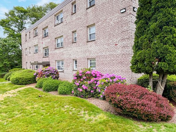 300 Meadowside, Unit 212, Milford, CT 06460