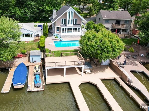 17 Forest Lake Drive, WEST MILFORD, NJ 07421
