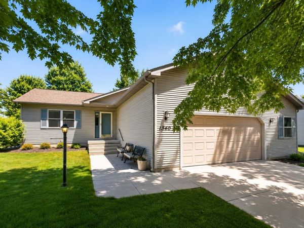 1340 Prairie Rose Drive, Sun Prairie, WI 53590