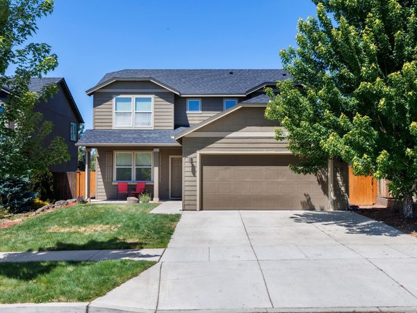 21382 NE Eagle Crossing Avenue, Bend, OR 97701