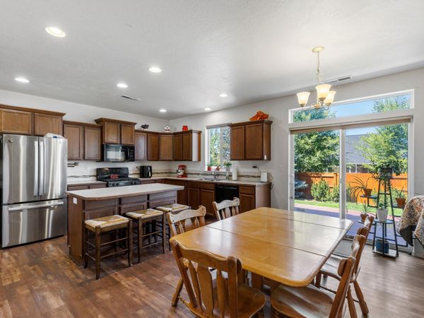 21382 NE Eagle Crossing Avenue, Bend, OR 97701