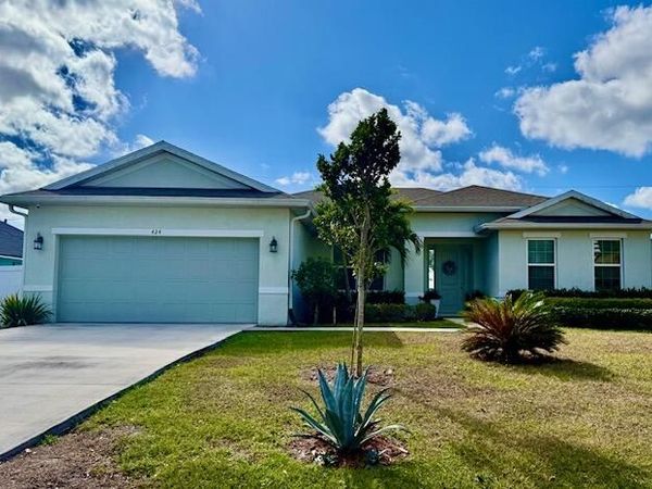 424 SW Ridgecrest Drive, Port St. Lucie, FL 34953