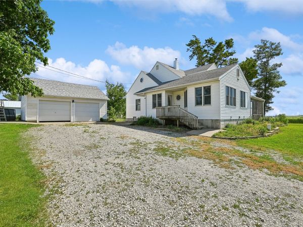 6719 25th Avenue, Van Horne, IA 52346