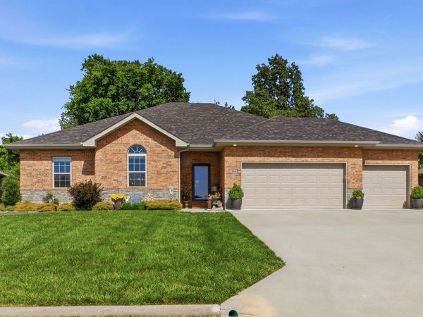 1260 S Mission Avenue , Bolivar, MO 65613