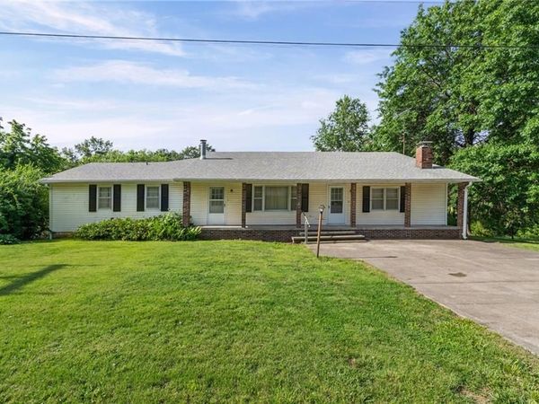 503 Hallar Avenue, Gower, MO 64454