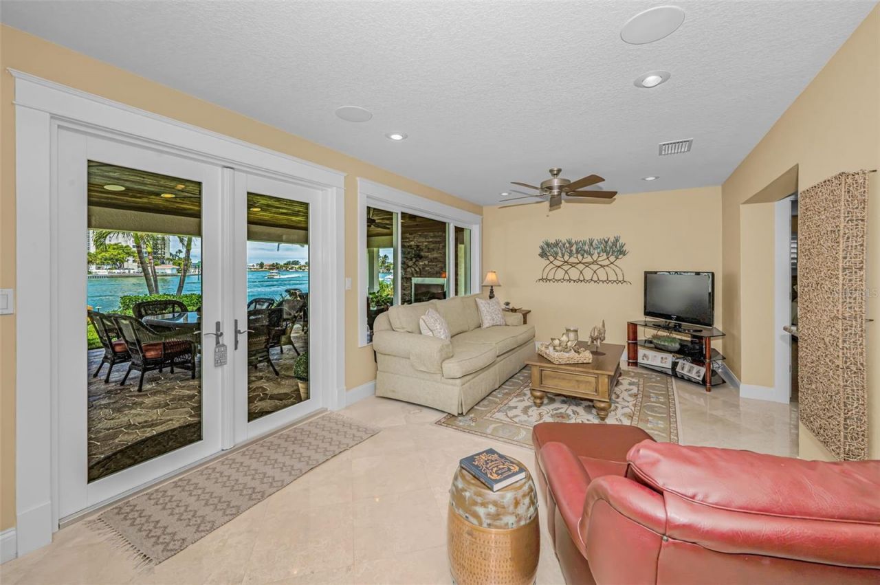 1201 81st Street S, Saint Petersburg, FL 33707 Photo
