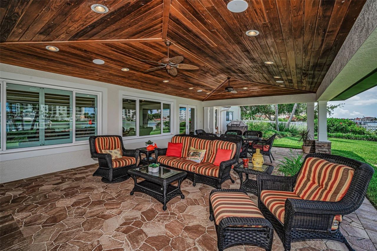 1201 81st Street S, Saint Petersburg, FL 33707 Photo