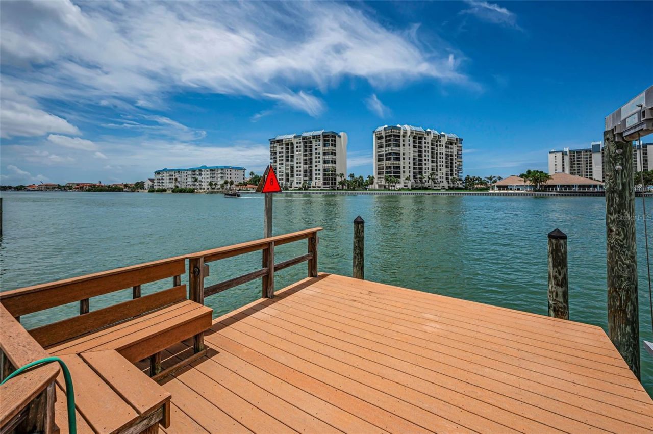 1201 81st Street S, Saint Petersburg, FL 33707 Photo