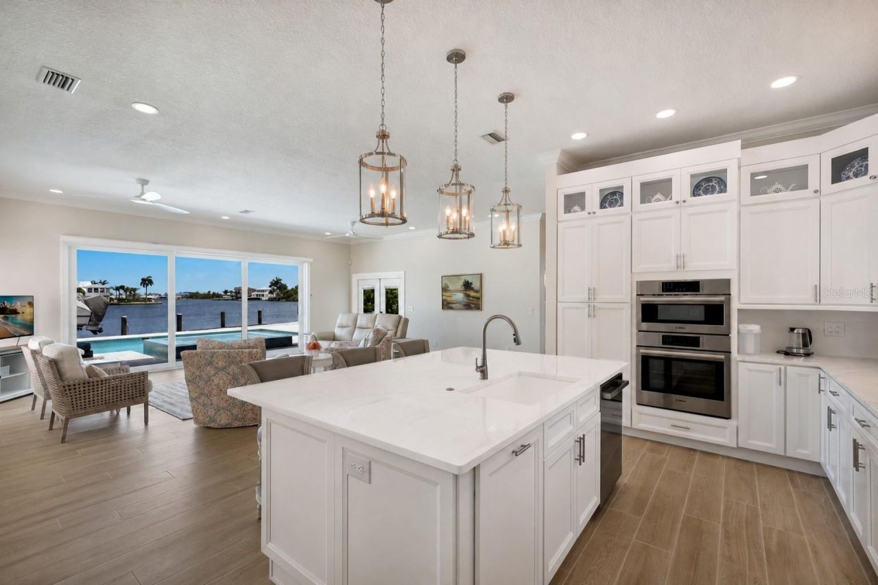 532 70th Street, Holmes Beach, FL 34217 Photo
