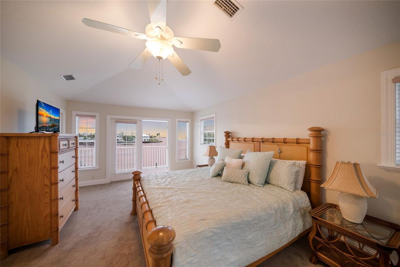 532 70th Street, Holmes Beach, FL 34217 Photo