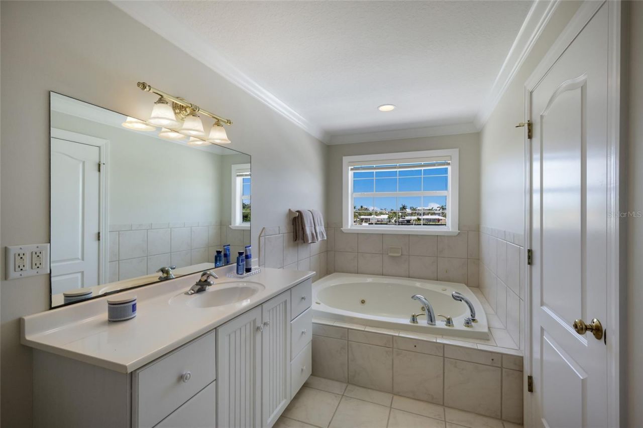 532 70th Street, Holmes Beach, FL 34217 Photo