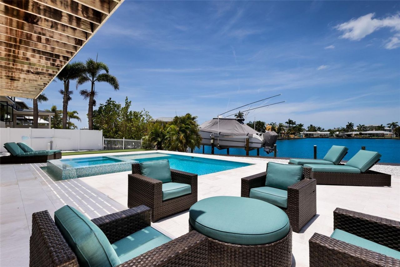532 70th Street, Holmes Beach, FL 34217 Photo