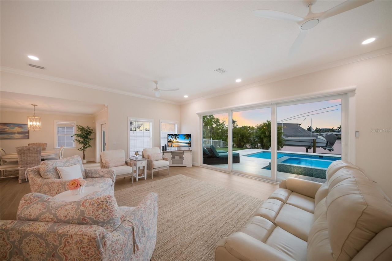 532 70th Street, Holmes Beach, FL 34217 Photo