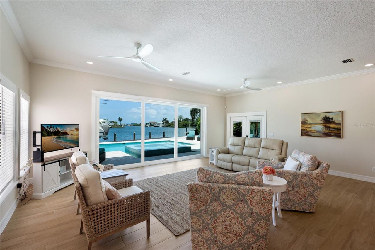 532 70th Street, Holmes Beach, FL 34217 Photo