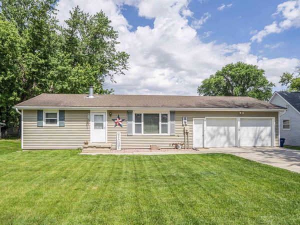 814 3rd St, Merrill, IA 51038