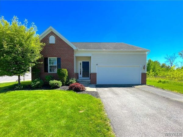 5530 Victoria Lane , Lockport, NY 14094