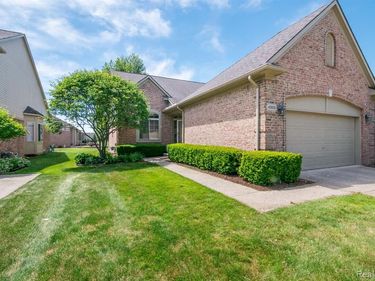 40658 Saint Louis Drive, Clinton Twp, MI 48038