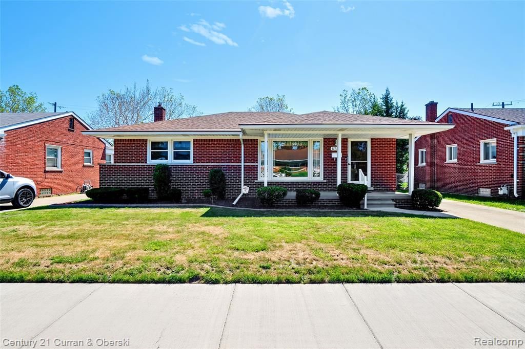 8224 N Evangeline Street, Dearborn Heights, MI 48127 Main Photo