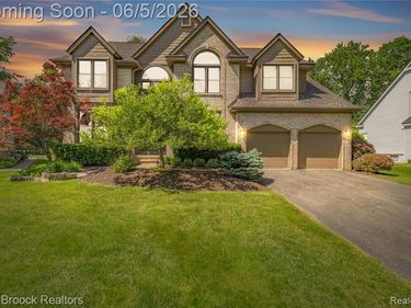6294 Lindsay Court, West Bloomfield Twp, MI 48324