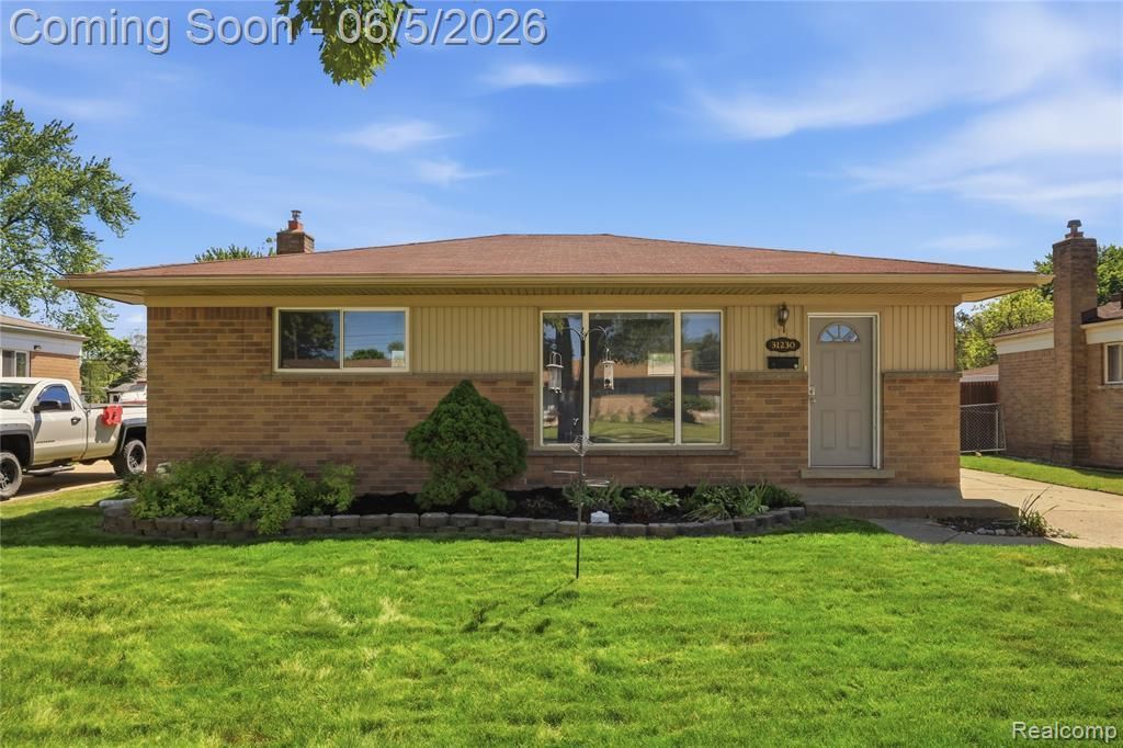31230 Iroquois Drive, Warren, MI 48088 Main Photo