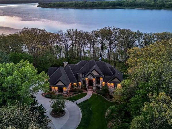 3220 Ever Tree Ln NE, Solon, IA 52333
