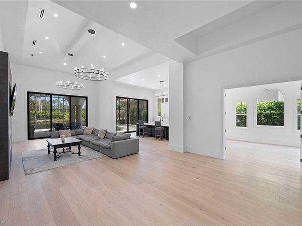2749 Medallist LN , NAPLES, FL 34109