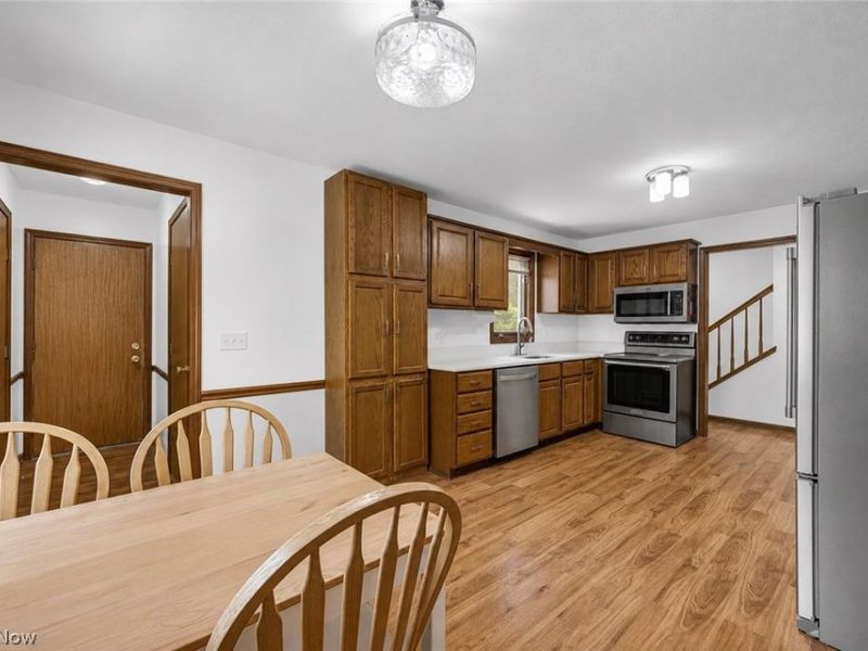 319 Greenwood Court, Elyria, OH 44035 Photo 10