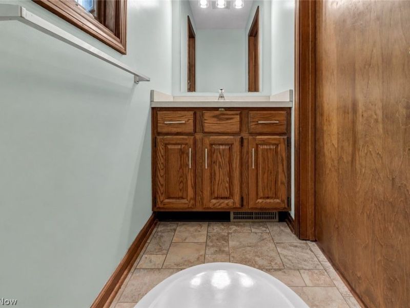 319 Greenwood Court, Elyria, OH 44035 Photo 12