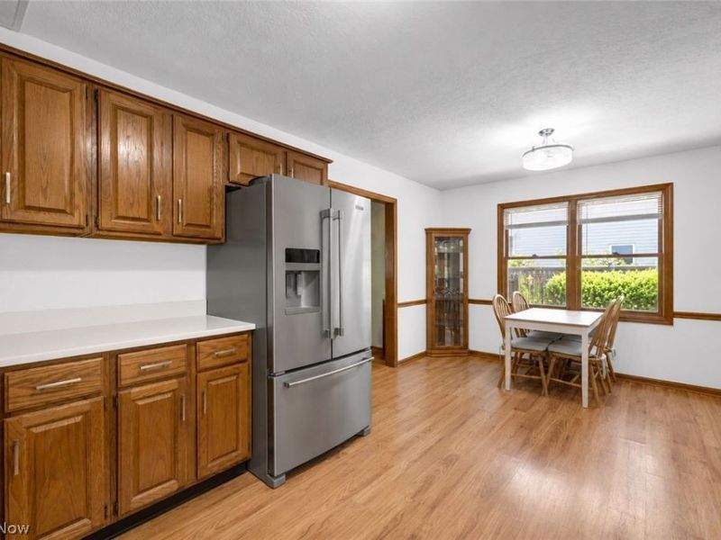 319 Greenwood Court, Elyria, OH 44035 Photo 3