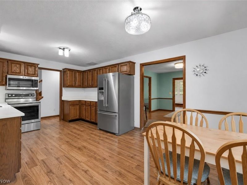 319 Greenwood Court, Elyria, OH 44035 Photo 5