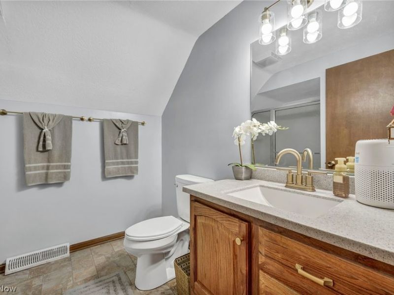 319 Greenwood Court, Elyria, OH 44035 Photo 7