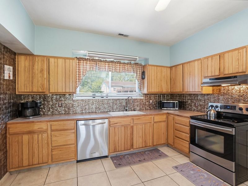 2553 Derr Road, Springfield, OH 45503 Photo 12