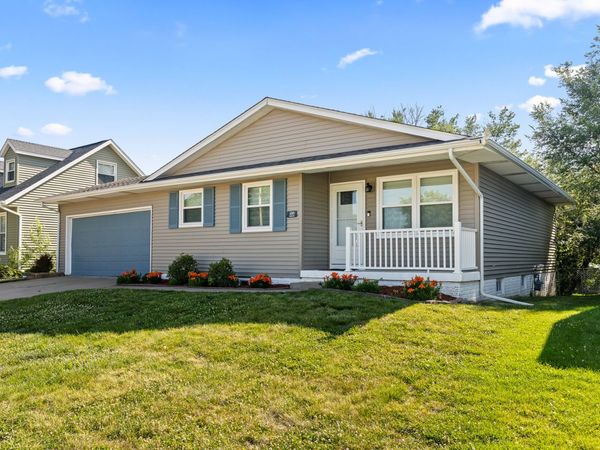 6345 N Hazelwood Avenue , Davenport, IA 52806