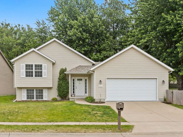 6211 N Clark Street , Davenport, IA 52806