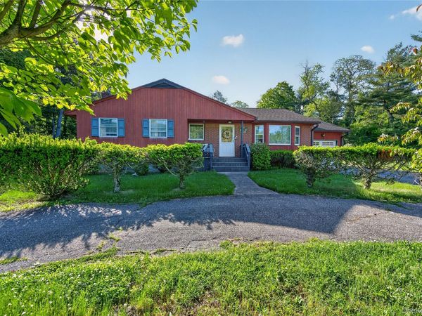 660 Washington Avenue , Plainview, NY 11803