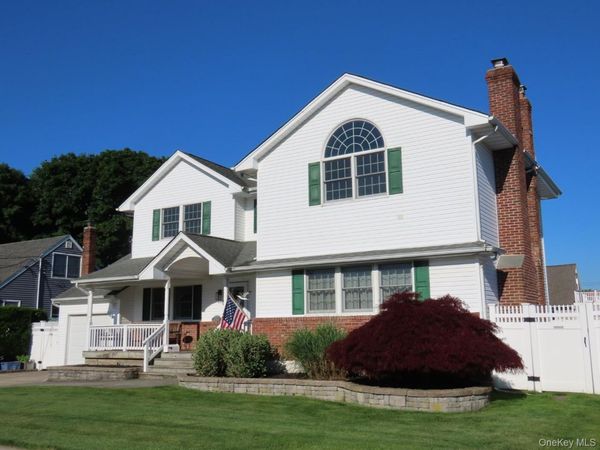 654 Alwick Avenue , West Islip, NY 11795
