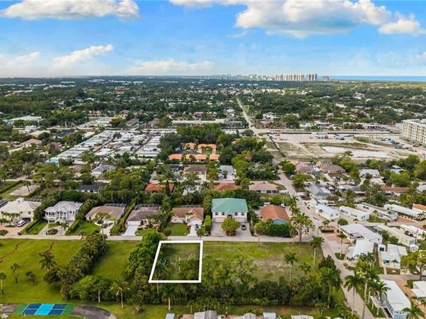 3090 Pine Tree DR , BONITA SPRINGS, FL 34134