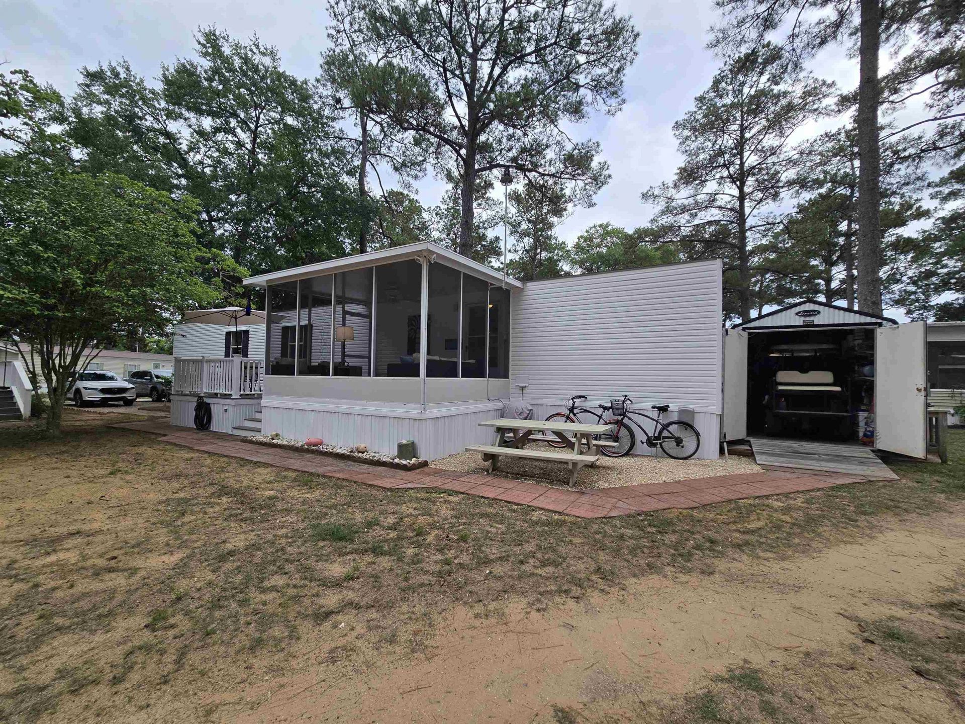 418 Delton Dr. Photo 6
