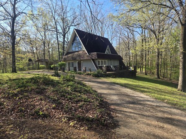 820 Hurricane Hill Dr , Waynesboro, TN 38485