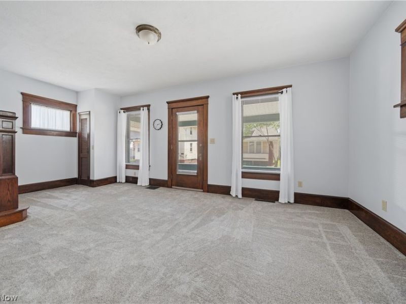 2613 Crown Place NW, Canton, OH 44708 Photo 2