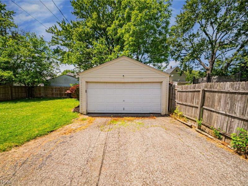 172 Brandtson Avenue, Elyria, OH 44035 Photo 32