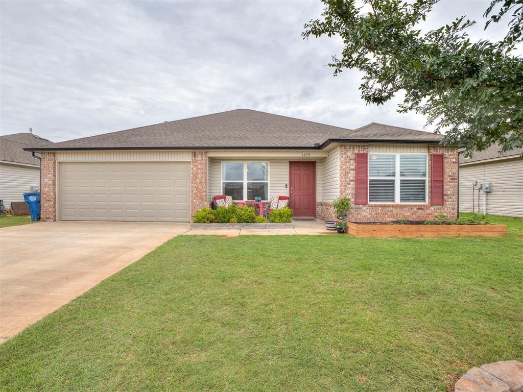 1329 S Rae Drive, Mustang, OK 73064 Main Photo
