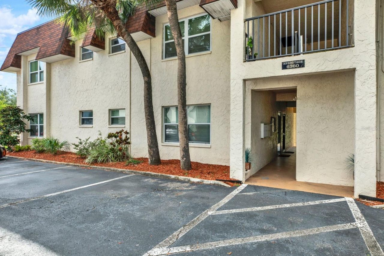6360 1st Street N, Unit 103, Saint Petersburg, FL 33702 Photo
