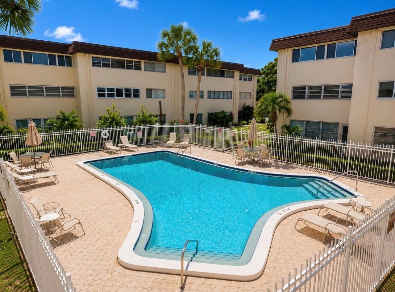 6360 1st Street N, Unit 103, Saint Petersburg, FL 33702 Photo