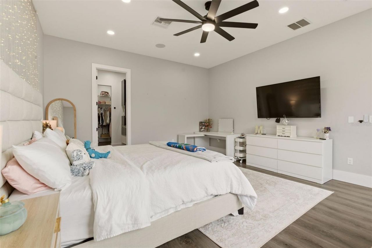 9889 Lake Georgia Drive, Orlando, FL 32817 Photo