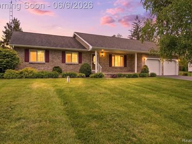2482 Valley Lane Drive, Grand Blanc Twp, MI 48439